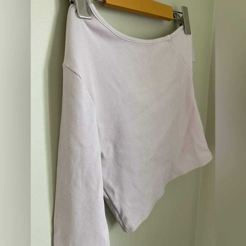 Lover and Friends CIENE TOP Ribbed Lilac Grey XS One Shoulder Statement Sleeve - Picture 5 of 10